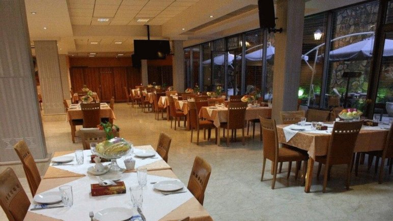 رستوران هتل پیروزی اصفهان